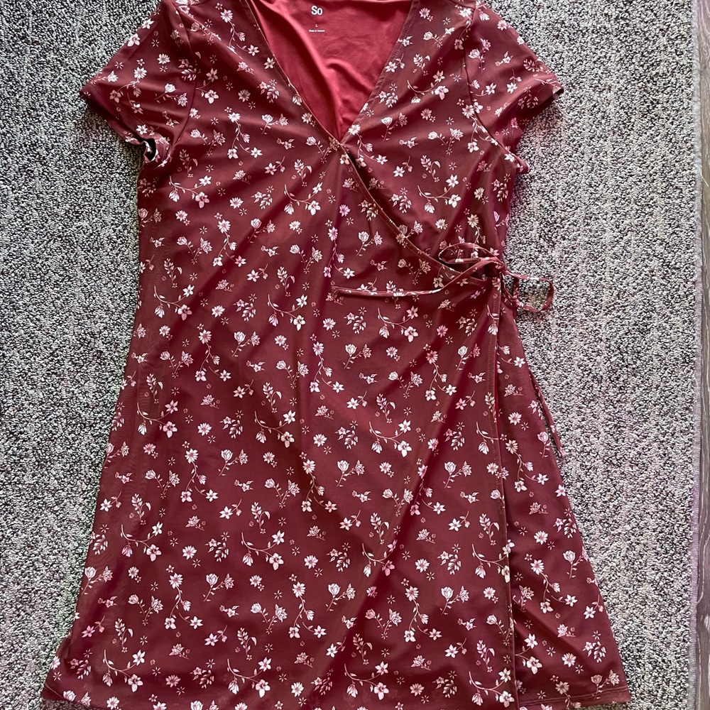 Kohl’s burgundy floral wrap dress - size L